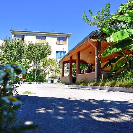 Lovely Apartment W/ Ac + Bath. + Kitchen + Parking And Garden Shkoder Exterior photo